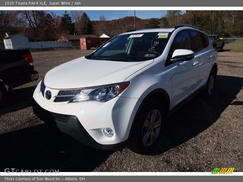 Super White / Ash 2015 Toyota RAV4 XLE