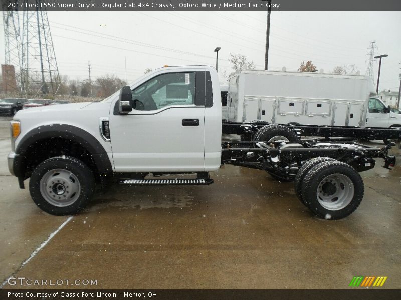 Oxford White / Medium Earth Gray 2017 Ford F550 Super Duty XL Regular Cab 4x4 Chassis