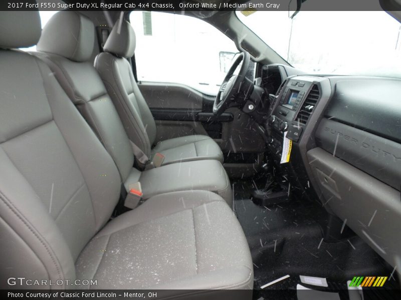 Oxford White / Medium Earth Gray 2017 Ford F550 Super Duty XL Regular Cab 4x4 Chassis
