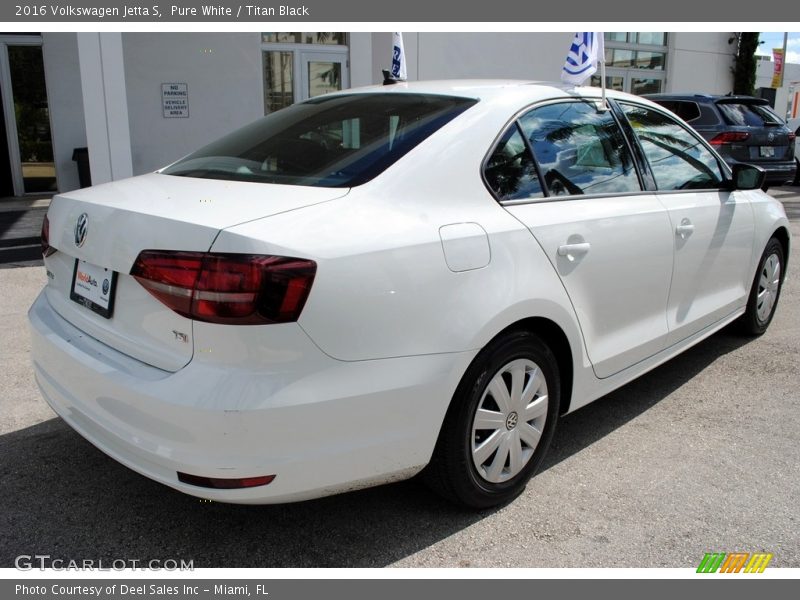 Pure White / Titan Black 2016 Volkswagen Jetta S