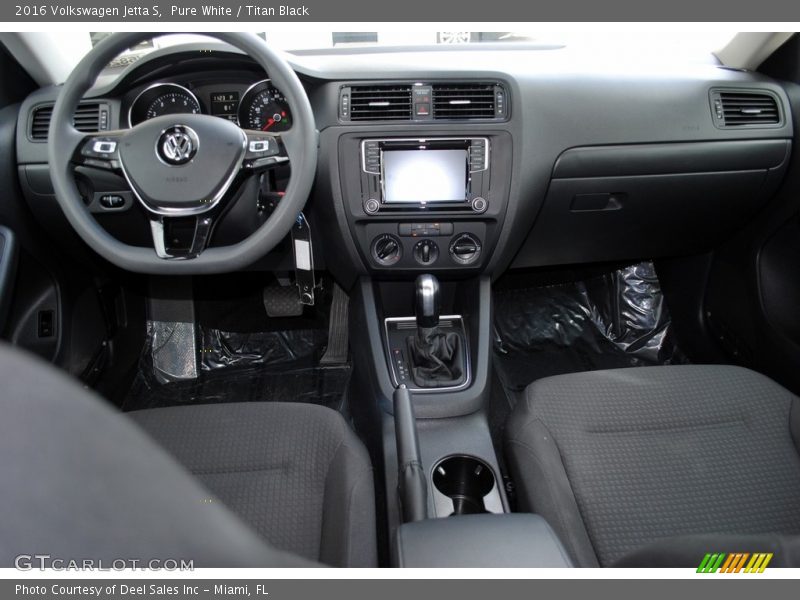 Pure White / Titan Black 2016 Volkswagen Jetta S