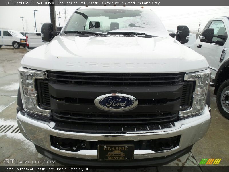 Oxford White / Medium Earth Gray 2017 Ford F550 Super Duty XL Regular Cab 4x4 Chassis