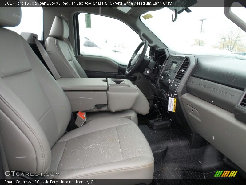Oxford White / Medium Earth Gray 2017 Ford F550 Super Duty XL Regular Cab 4x4 Chassis