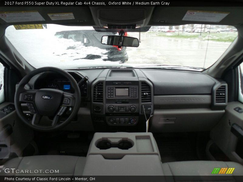 Oxford White / Medium Earth Gray 2017 Ford F550 Super Duty XL Regular Cab 4x4 Chassis