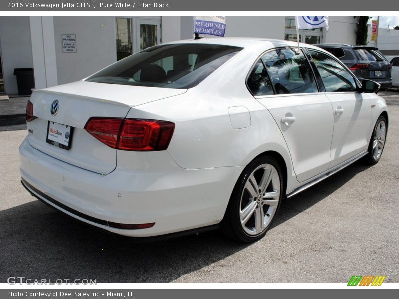 Pure White / Titan Black 2016 Volkswagen Jetta GLI SE