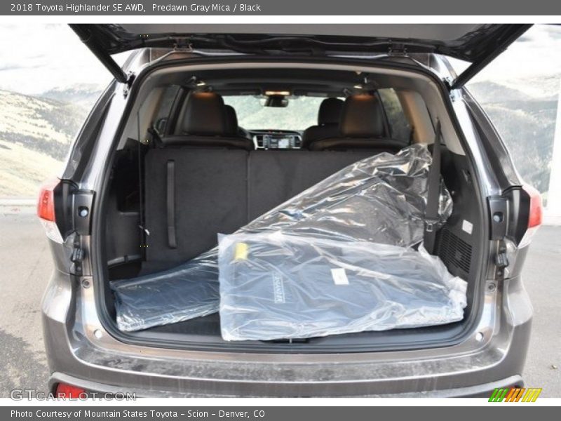 Predawn Gray Mica / Black 2018 Toyota Highlander SE AWD