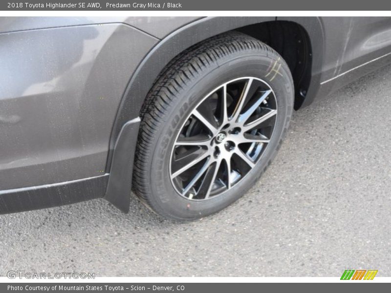 Predawn Gray Mica / Black 2018 Toyota Highlander SE AWD