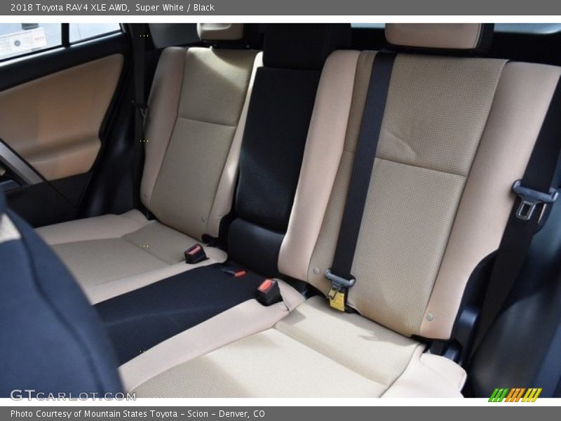 Super White / Black 2018 Toyota RAV4 XLE AWD