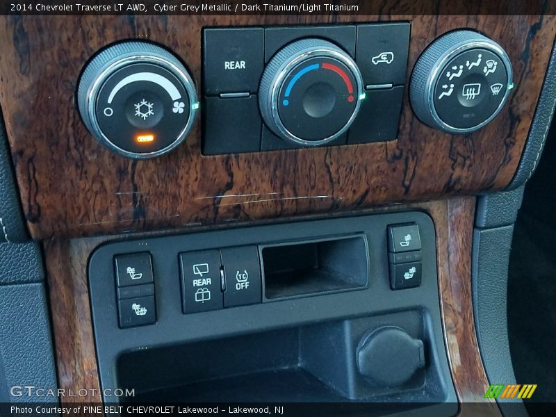 Cyber Grey Metallic / Dark Titanium/Light Titanium 2014 Chevrolet Traverse LT AWD