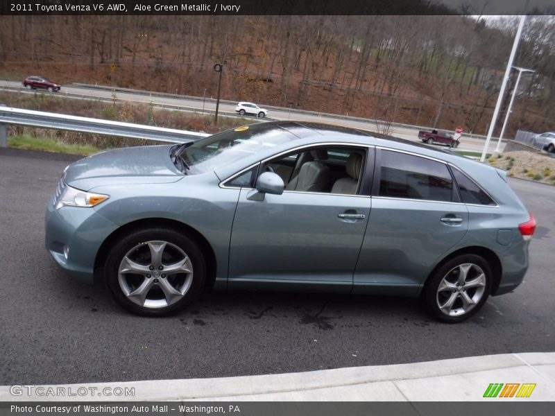 Aloe Green Metallic / Ivory 2011 Toyota Venza V6 AWD