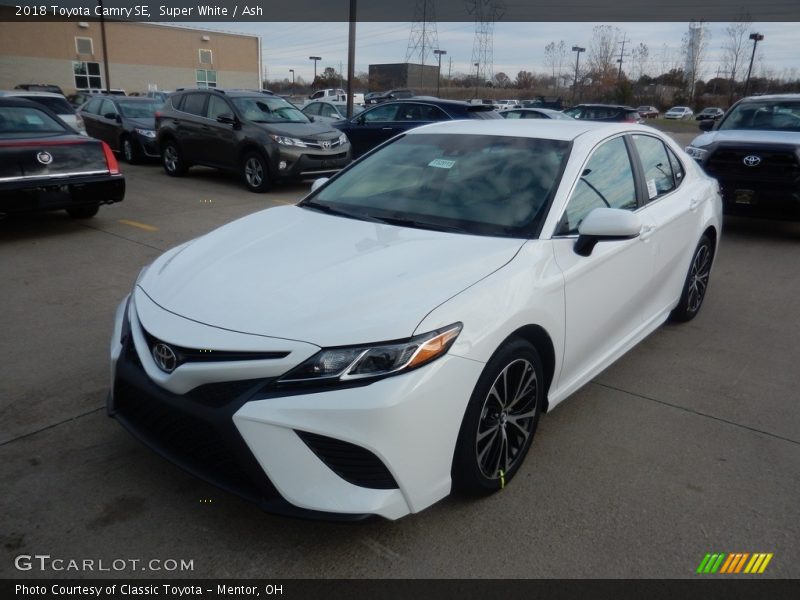 Super White / Ash 2018 Toyota Camry SE