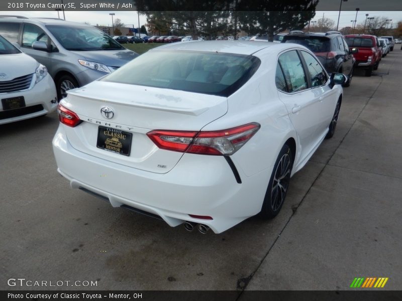 Super White / Ash 2018 Toyota Camry SE