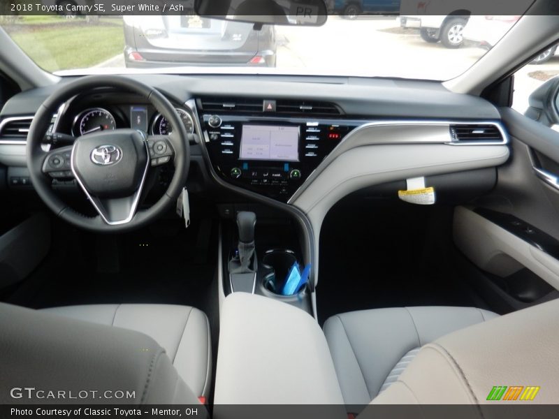 Super White / Ash 2018 Toyota Camry SE