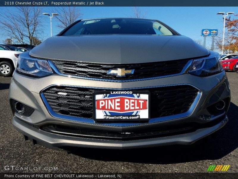 Pepperdust Metallic / Jet Black 2018 Chevrolet Cruze LT