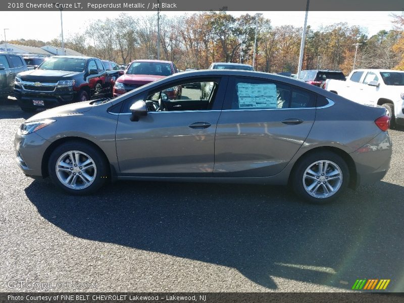 Pepperdust Metallic / Jet Black 2018 Chevrolet Cruze LT