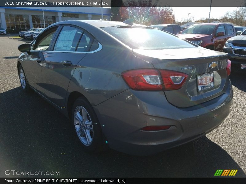 Pepperdust Metallic / Jet Black 2018 Chevrolet Cruze LT