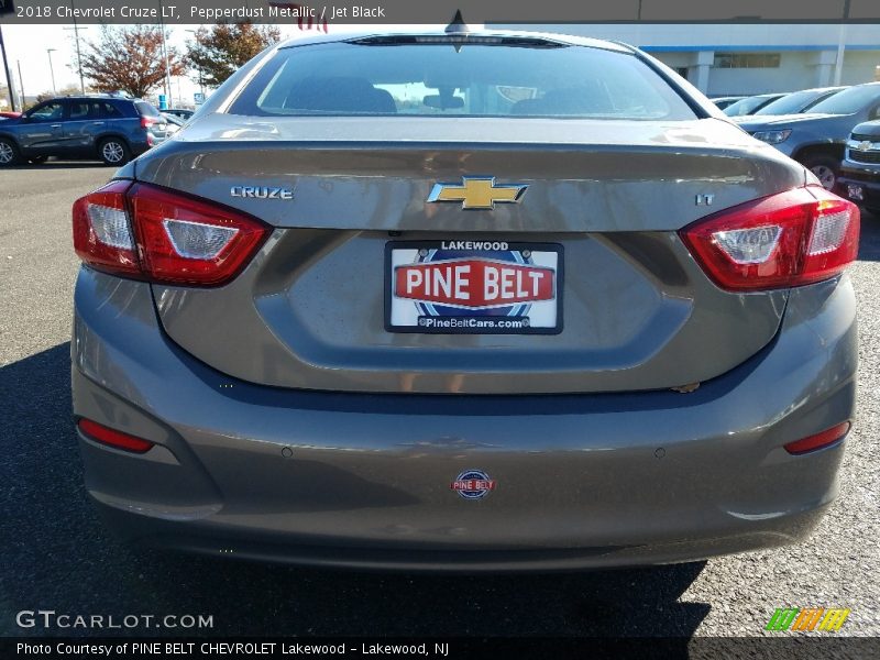 Pepperdust Metallic / Jet Black 2018 Chevrolet Cruze LT