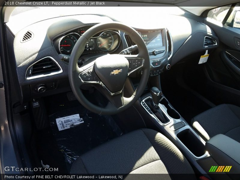 Pepperdust Metallic / Jet Black 2018 Chevrolet Cruze LT