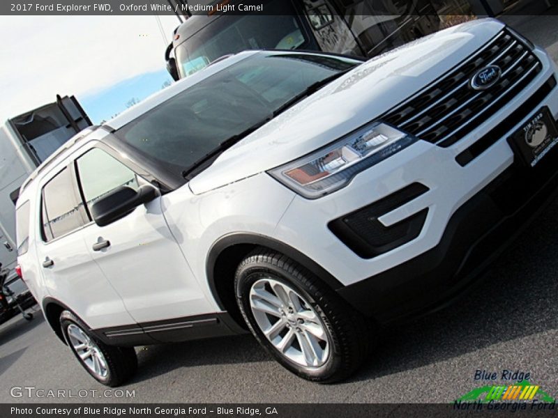 Oxford White / Medium Light Camel 2017 Ford Explorer FWD