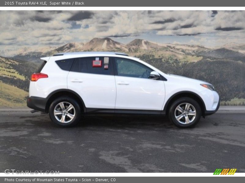 Super White / Black 2015 Toyota RAV4 XLE