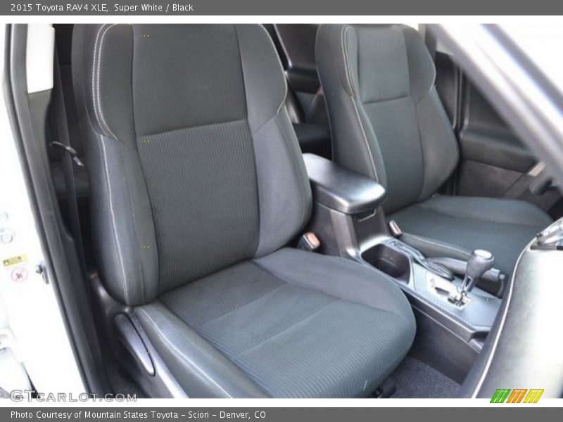 Super White / Black 2015 Toyota RAV4 XLE