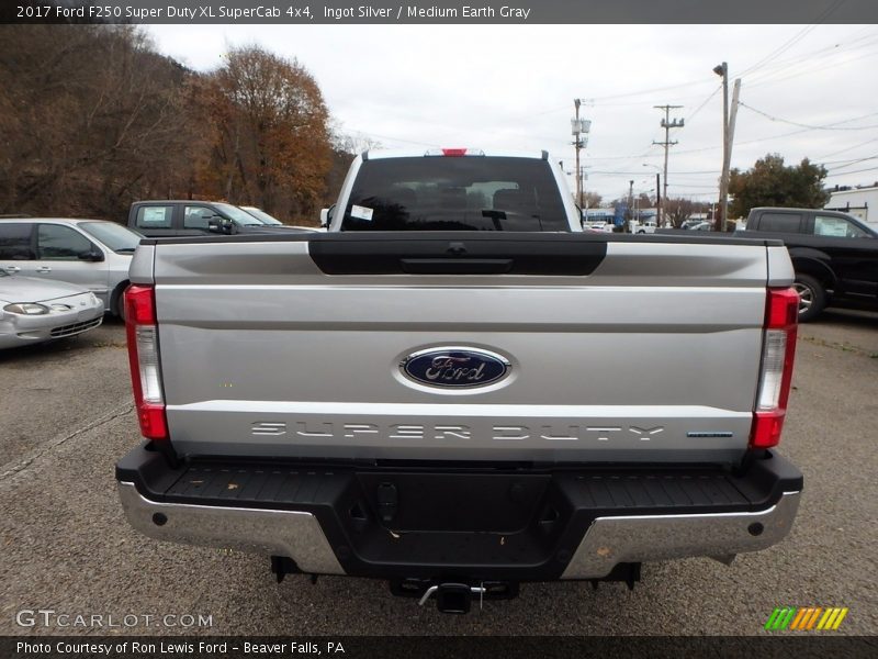 Ingot Silver / Medium Earth Gray 2017 Ford F250 Super Duty XL SuperCab 4x4