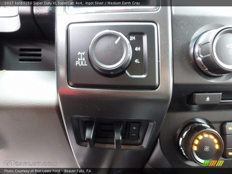 Ingot Silver / Medium Earth Gray 2017 Ford F250 Super Duty XL SuperCab 4x4