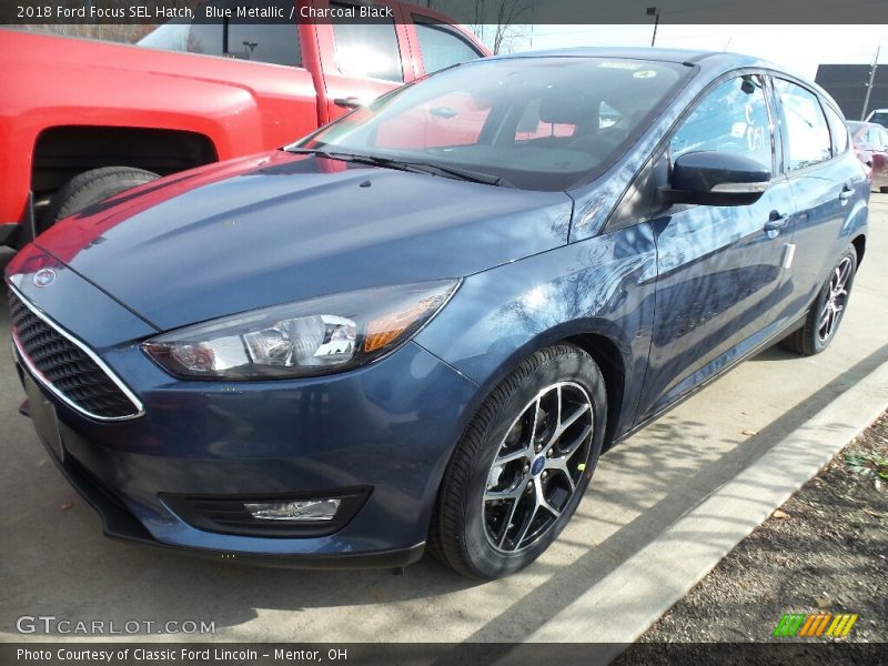 Front 3/4 View of 2018 Focus SEL Hatch