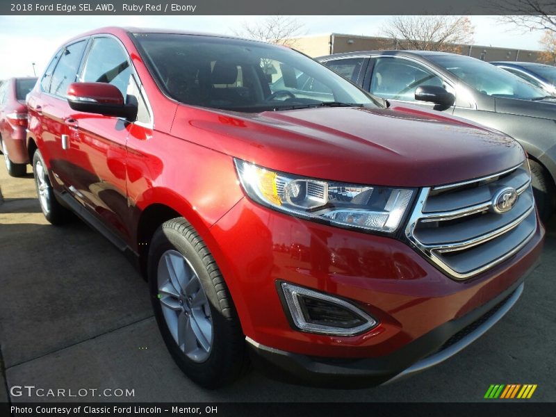 Front 3/4 View of 2018 Edge SEL AWD