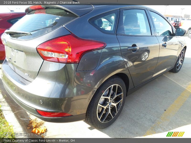 Magnetic / Charcoal Black 2018 Ford Focus SEL Hatch