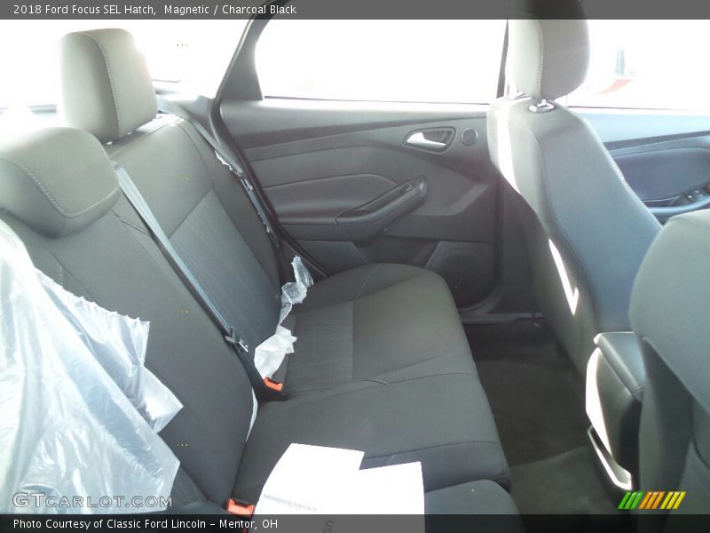 Magnetic / Charcoal Black 2018 Ford Focus SEL Hatch