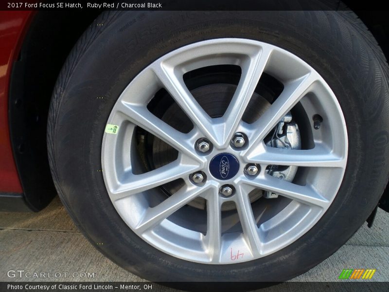 Ruby Red / Charcoal Black 2017 Ford Focus SE Hatch