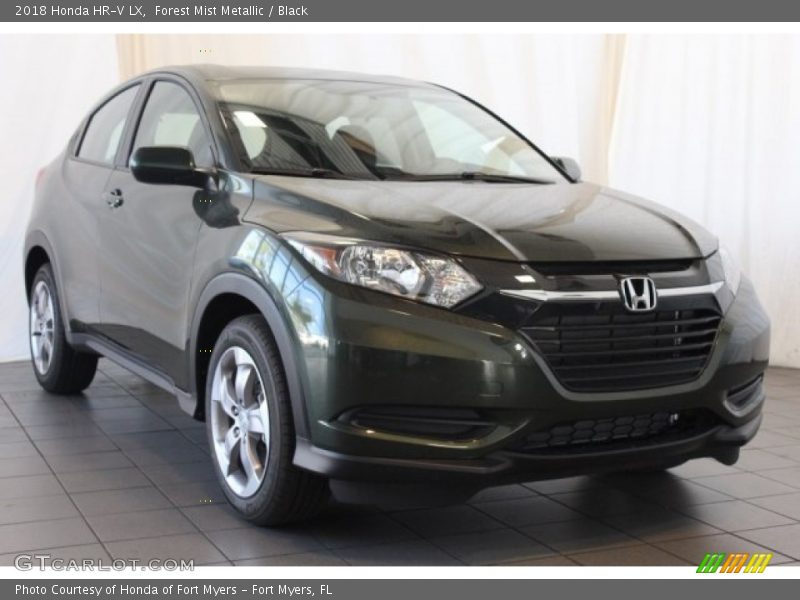 Front 3/4 View of 2018 HR-V LX