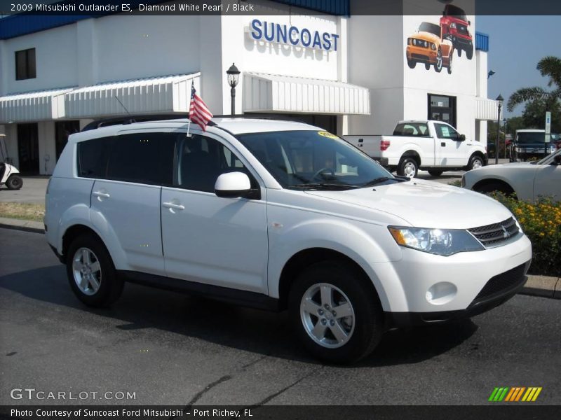 Diamond White Pearl / Black 2009 Mitsubishi Outlander ES