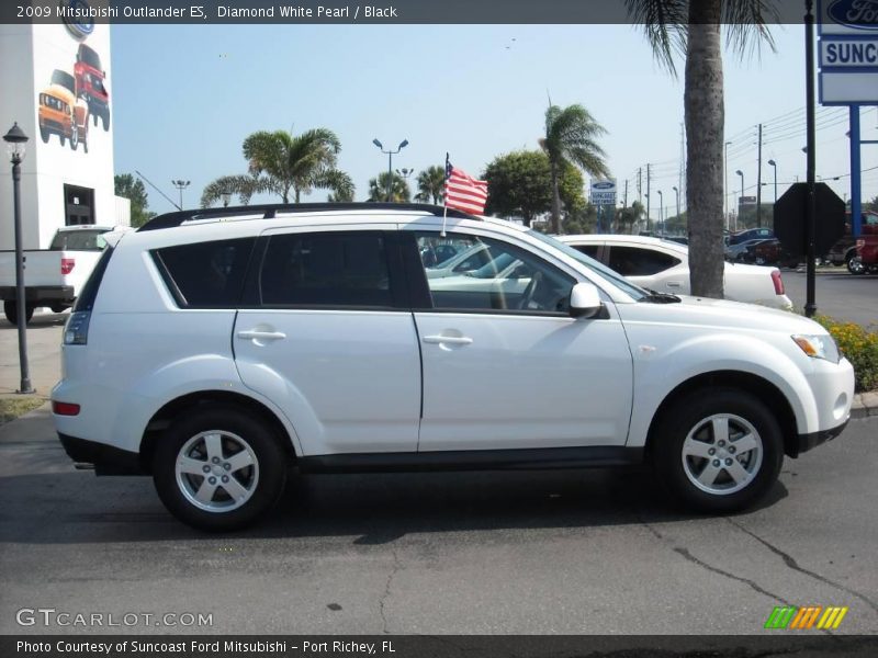 Diamond White Pearl / Black 2009 Mitsubishi Outlander ES