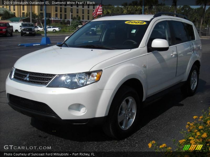 Diamond White Pearl / Black 2009 Mitsubishi Outlander ES