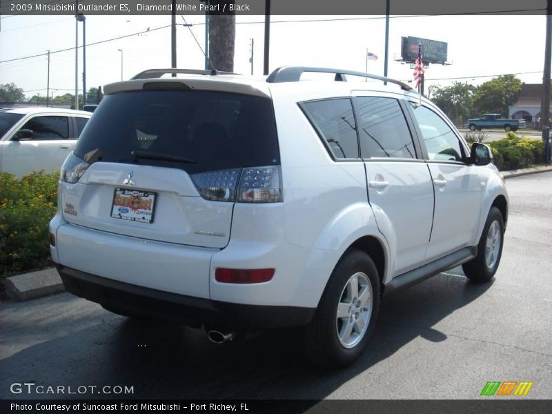 Diamond White Pearl / Black 2009 Mitsubishi Outlander ES