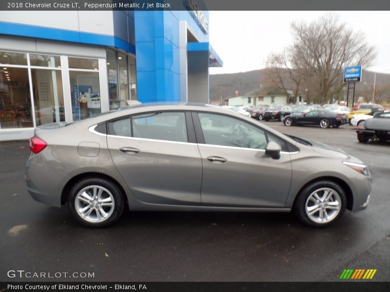 Pepperdust Metallic / Jet Black 2018 Chevrolet Cruze LT