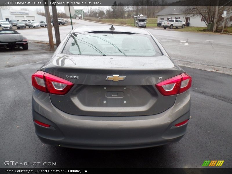 Pepperdust Metallic / Jet Black 2018 Chevrolet Cruze LT