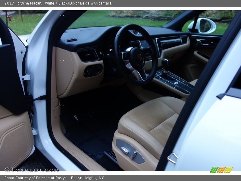 White / Black/Luxor Beige w/Alcantara 2017 Porsche Macan