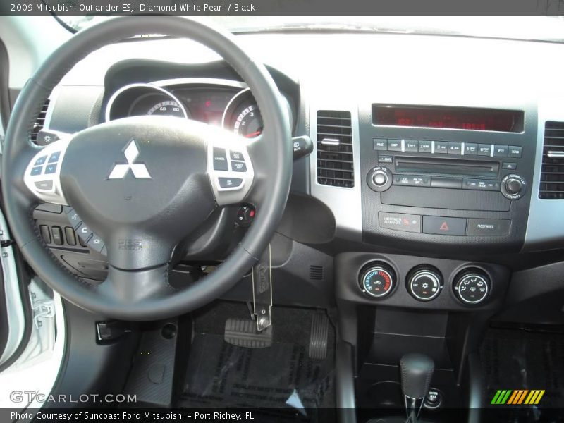 Diamond White Pearl / Black 2009 Mitsubishi Outlander ES