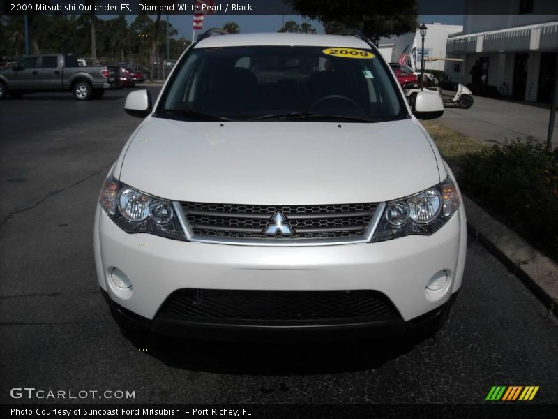 Diamond White Pearl / Black 2009 Mitsubishi Outlander ES