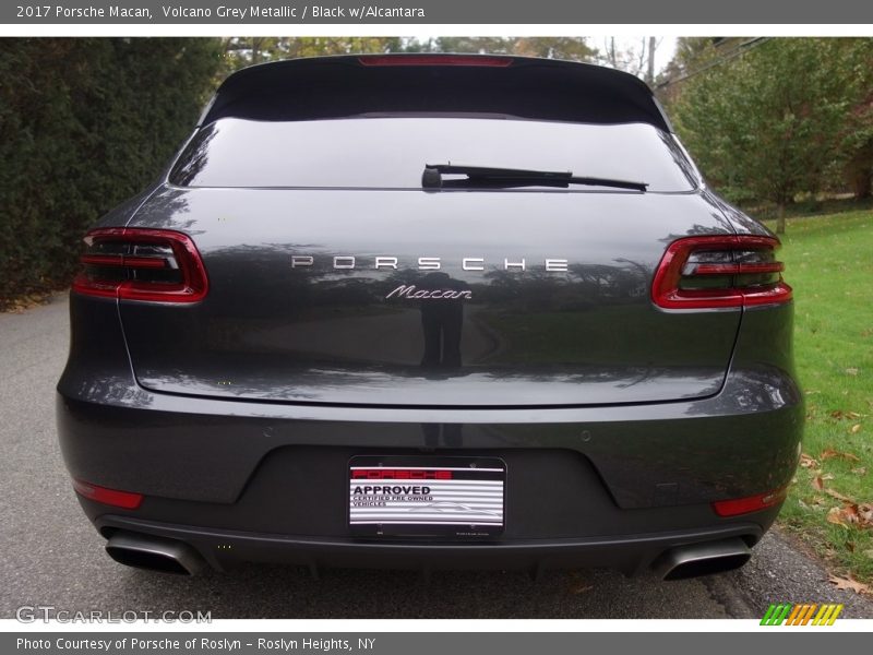 Volcano Grey Metallic / Black w/Alcantara 2017 Porsche Macan