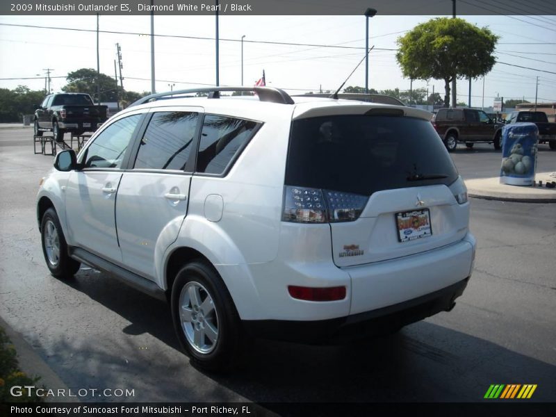 Diamond White Pearl / Black 2009 Mitsubishi Outlander ES