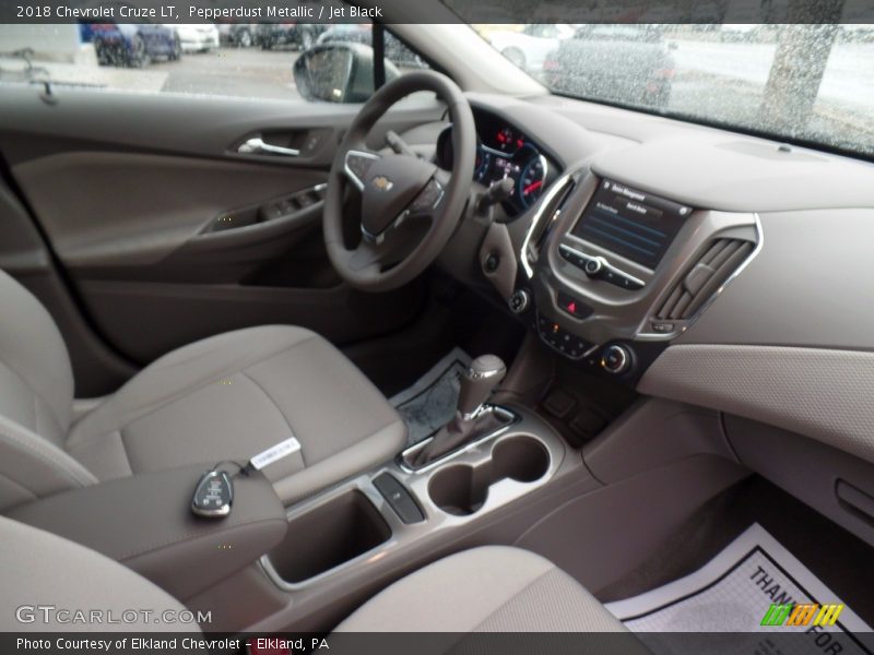 Pepperdust Metallic / Jet Black 2018 Chevrolet Cruze LT