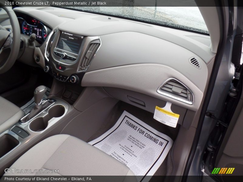 Pepperdust Metallic / Jet Black 2018 Chevrolet Cruze LT