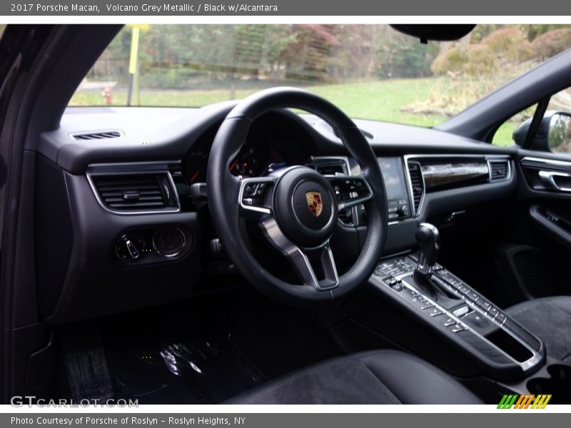  2017 Macan  Steering Wheel