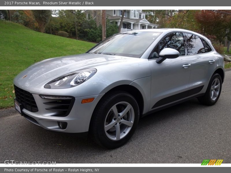 Front 3/4 View of 2017 Macan 
