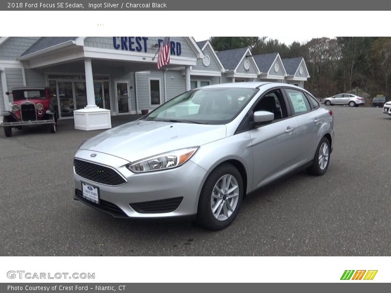 Ingot Silver / Charcoal Black 2018 Ford Focus SE Sedan