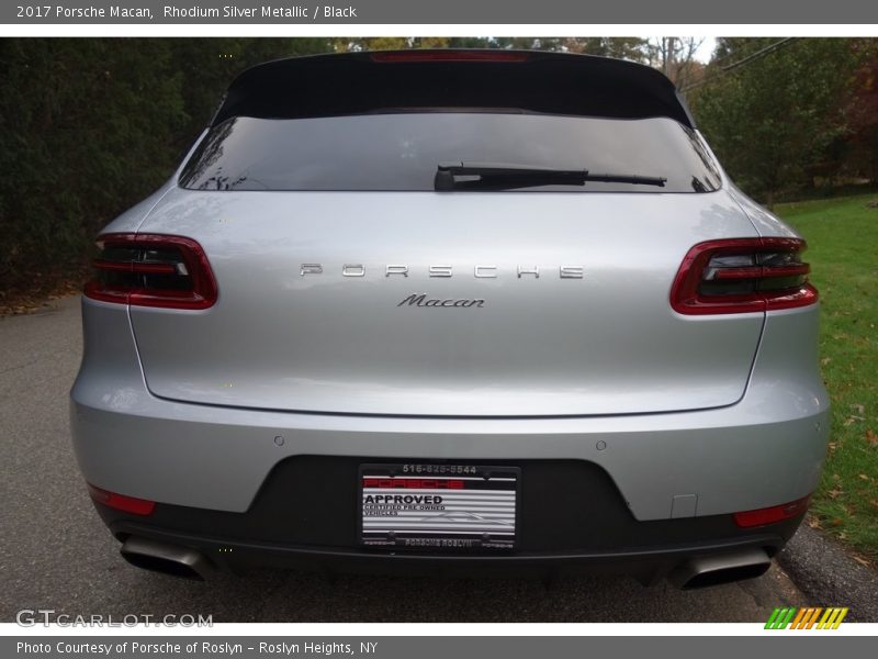 Rhodium Silver Metallic / Black 2017 Porsche Macan